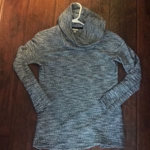 Women’s gray long sleeve sweater